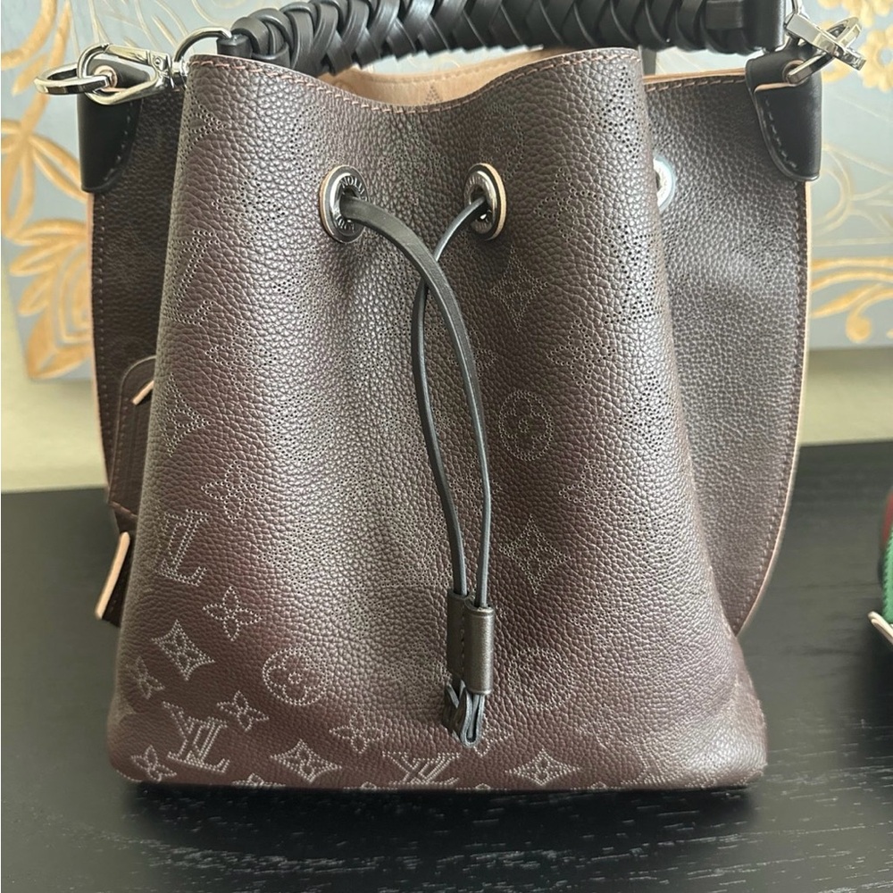 ❤️ LAST CHANCE❤️ Louis Vuitton Muria bucket bag